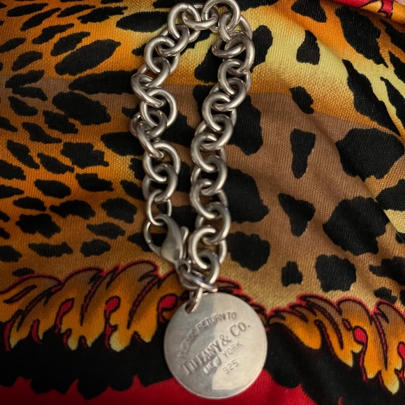 TRADED - Tiffany & Co - Picture 2 of 3